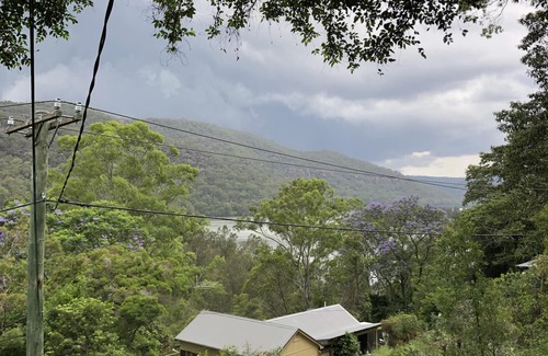Gunderman House | Litttle House on the Hill- Hawkesbury River Views -Overlooking National Park.