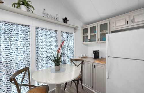 Port Isabel Cottage | LIV Resort: Cottage with Private Jacuzzi/Pet Friendly