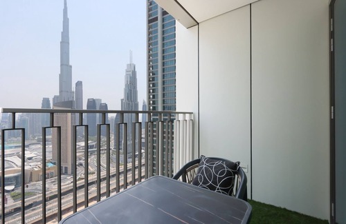 Za'abeel 2 Apartment | Livbnb-3BR Suite next to Dubai Mall with Burj View