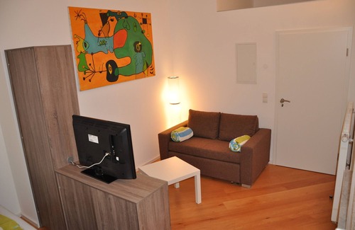 Hallstadt Apartment | Live and sleep right on the Main at the gates of Bamberg World Heritage