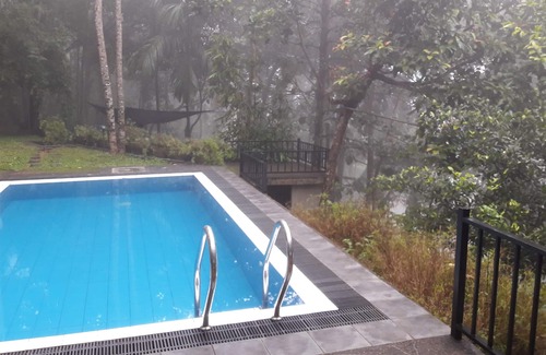 Puwakpitiya House | LIVE IN A TEA ESTATE : QUIET : GREEN : FOREST AT HIGH ELEVATION : SPLENDID VIEWS
