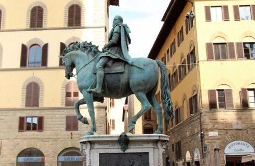 San Giovanni Apartment | Live in the medieval heart of Florence. WiFi. No traffic. All-inclusive tariff.