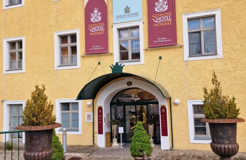 Mondsee Apartment | Live like a king - maisonette apartment in a castle hotel