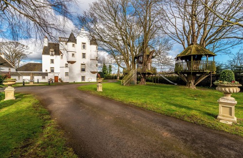 Longcroft House | Live like a King/Queen In The City (near Edinburgh Airport)