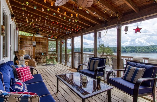 Dandridge Ski Chalet | Live Luv Lake, Hot Tub, Private Boat Dock, WIFI,$685 FREE tickets each paid day