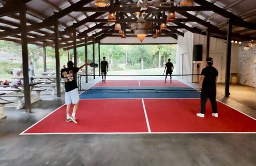 Dripping Springs House | Live Oak Lodge, Rustic Barndo w Dog (or Kid) Run!