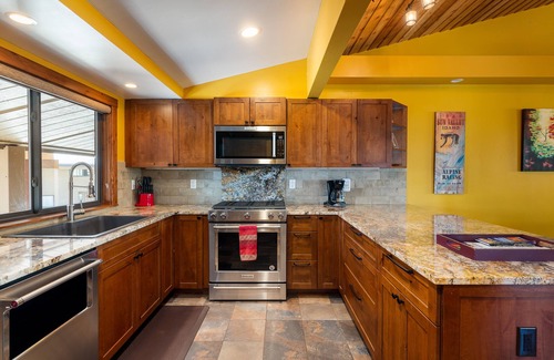 Ketchum Condo | Live the Ketchum Executive LIfe - Ski, Hike, Dine and Work