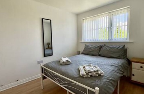 Hunts Cross House | Liverpool Home from Home| Sleeps 4, Free Parking | Pass the Keys