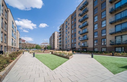 Luton Apartment | Livestay Modern 1Bed Apt/Private Building