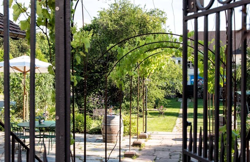 Lahr House | Living in the city palace, spacious 4-person apartment with wood-burning stove