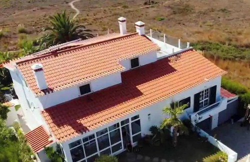 Callao House | Living Lodge Portugal - Private Beach Path, Shower
