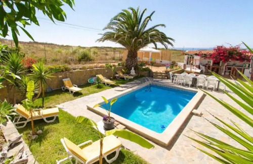 Callao House | Living Lodge Portugal - Private Beach Path, Shower