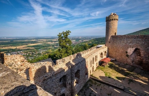 Bensheim Apartment | Living on the knight's castle in the dwarf kingdom
