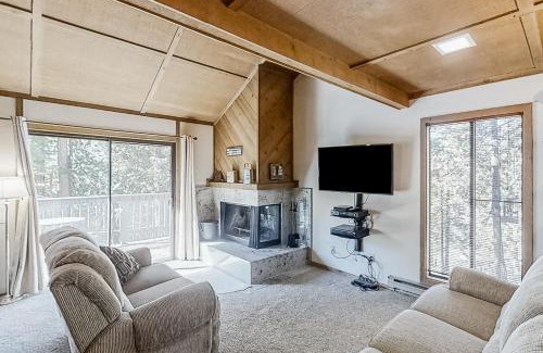 Shaver Lake Apartment | Living Pines Condominium