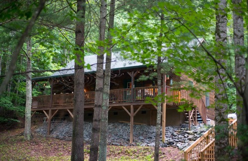 Deep Gap Cabin | Living the Dream Cabin 3BR/2BA Log Cabin near Boone, NC