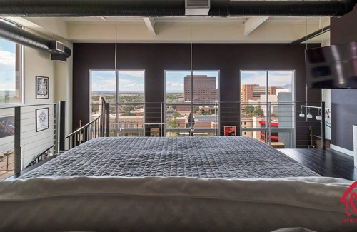 Raynolds Addition Condo | Living the Dream Penthouse - Best Views in ABQ