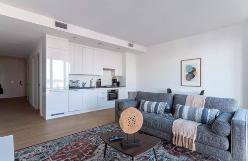 Logan Circle Apartment | Liz by Black Swan 402LT (1/1, Cap 2)