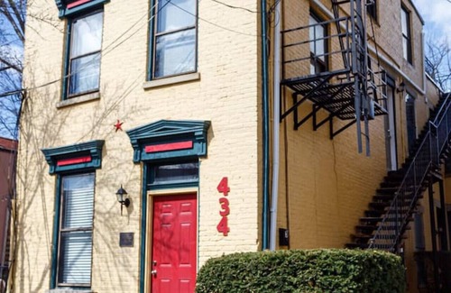 Downtown Cincinnati Apartment | Lizzy’s 2 King Haven