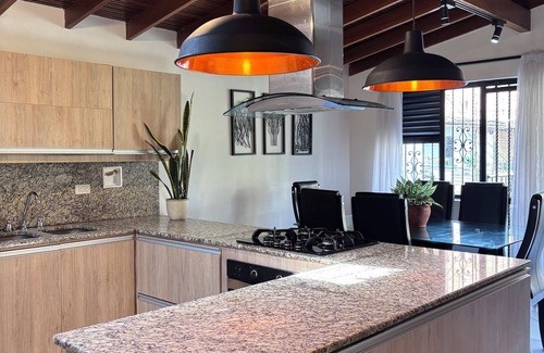 La America Villa | LK | Villa Bolivar ! Unique Comfort and Style in Vibrant Laureles !