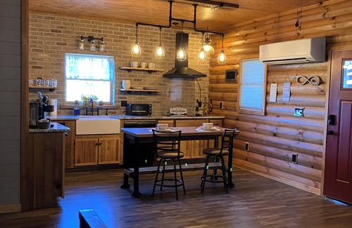 Greene County Villa | Llama villa with mountain views, barn and llamas.