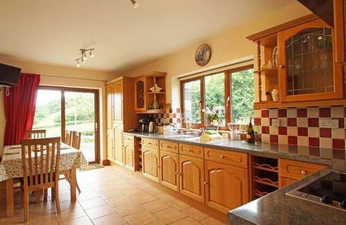 Cwrt Ski Chalet | Llidiart y Llyn in the beautiful Tywyn