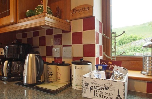 Cwrt Ski Chalet | Llidiart y Llyn in the beautiful Tywyn