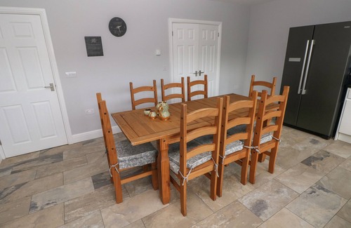 Burry Port House | LLYGAD YR HAUL (SUN), pet friendly, with a garden in Burry Port