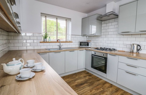 Bethania Cottage | LLYN CAE TY NANT FISHERY HOLIDAY LET, family friendly in Llangeitho