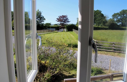 Pentrefelin Cottage | LLYN NODDFA, pet friendly, luxury holiday cottage in Llandeilo