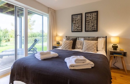 Cirencester Villa | Llyn View - HM122 - Lakeside Spa Holidays