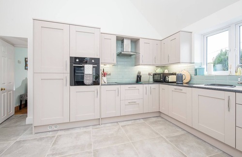 St Dogmaels Cottage | Llys Bonfyl, Holiday Cottage St Dogmaels, Sleeps 6, 3 bedrooms, bathrooms