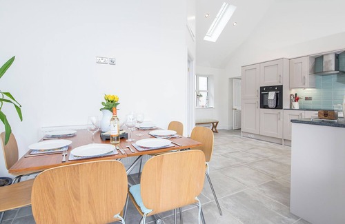 St Dogmaels Cottage | Llys Bonfyl, Holiday Cottage St Dogmaels, Sleeps 6, 3 bedrooms, bathrooms