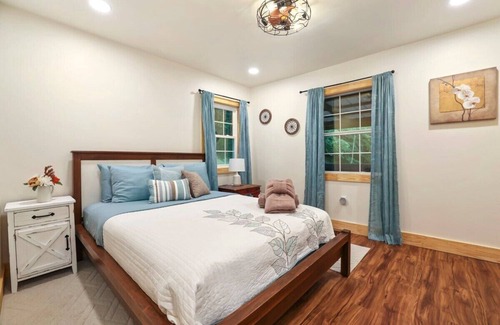 Lincoln Cabin | Loblolly Lane-Private Log Cabin- Hot Tub