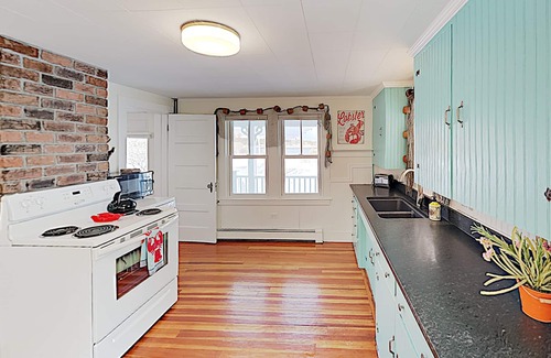 Prospect Harbor House | Lobster Cottage on the Harbor W/Lighthouse and Waterviews.