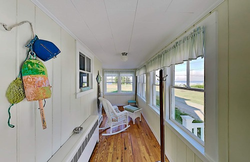 Prospect Harbor House | Lobster Cottage on the Harbor W/Lighthouse and Waterviews.
