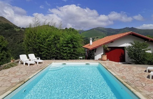 Bidarray House | Loc charm with swimming pool in Bidarray - Netherlands basqueMaison character