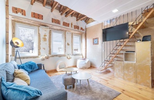Alfama Apartment | Local and modern duplex