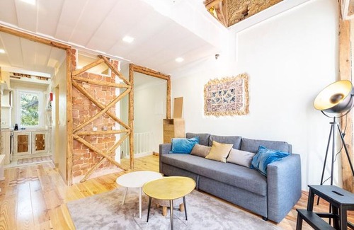 Alfama Apartment | Local and modern duplex