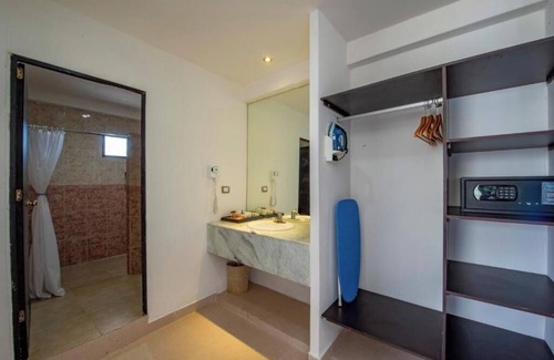 Centro Hotel | Local Charm in Mérida: King Room Stay w/Pool, Relaxing Courtyard & Local Vibes