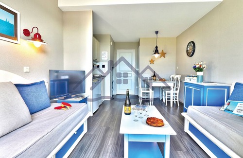 Guilvinec Apartment | LocaLise - Apartment A28 au Guilvinec - Sea view, swimming pool view - All on foot