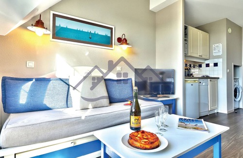 Guilvinec Apartment | LocaLise - Apartment A28 au Guilvinec - Sea view, swimming pool view - All on foot