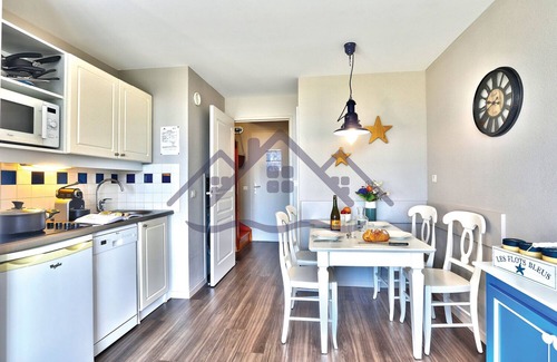 Guilvinec Apartment | LocaLise - Apartment A28 au Guilvinec - Sea view, swimming pool view - All on foot