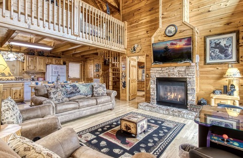 Gatlinburg - Pigeon Forge Cabin | Located 1.5 mi. from the Parkway in Pigeon Forge.