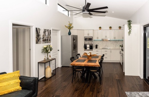 Stanthorpe Cottage | Located 10 minutes walk from the main street overlooking the local creek