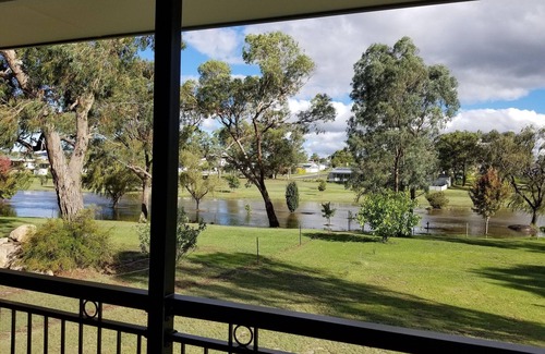 Stanthorpe Cottage | Located 10 minutes walk from the main street overlooking the local creek