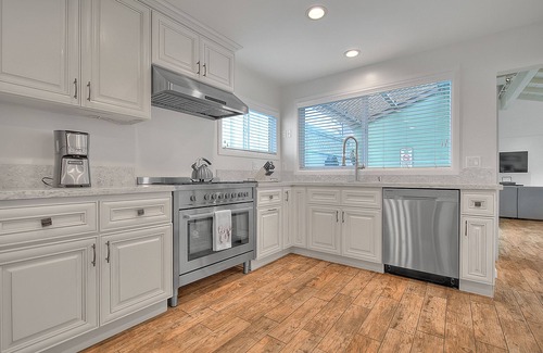 Peninsula House | Located 3 houses from the water! Coastal beach house with two car garage