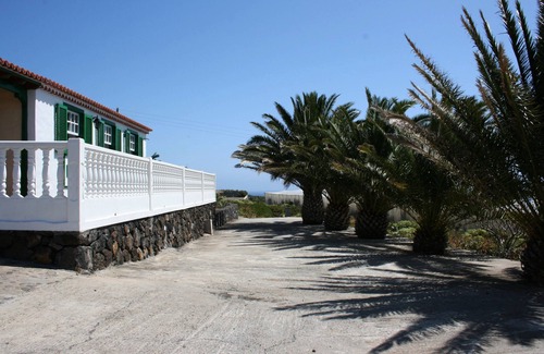 El Granel Cottage | Located at sea level, privacy and sea views