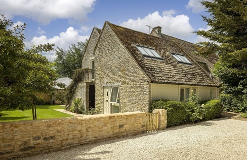 Chedworth Cottage | Located at the end of a private, tree lined drive, Cats Abbey Cottage a charming, semi-detached, Cot