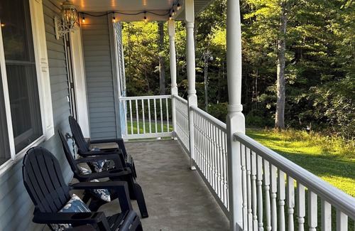 Farmington House | Located close to all the local attractions in a peaceful mountain setting!