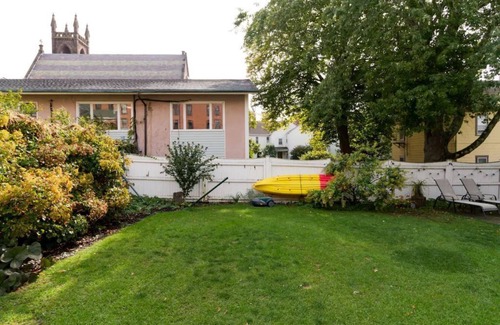 Bristol House | Located close to wedding venues, university, shops and eateries and Newport.